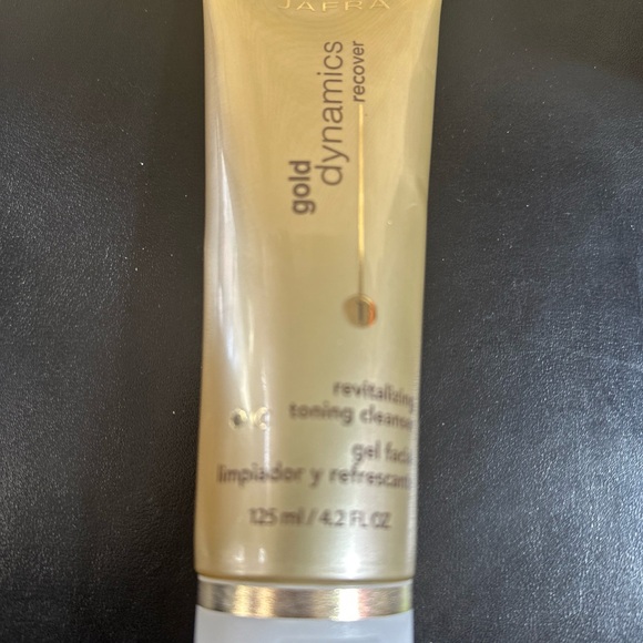 JAFRA Other - JAFRA Gold Dynamics RECOVER Toning Cleanser